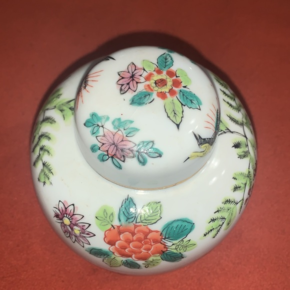 Japanese Porcelain Ginger Jar w/ bird scene 6 1/2 inches - Picture 3 of 4